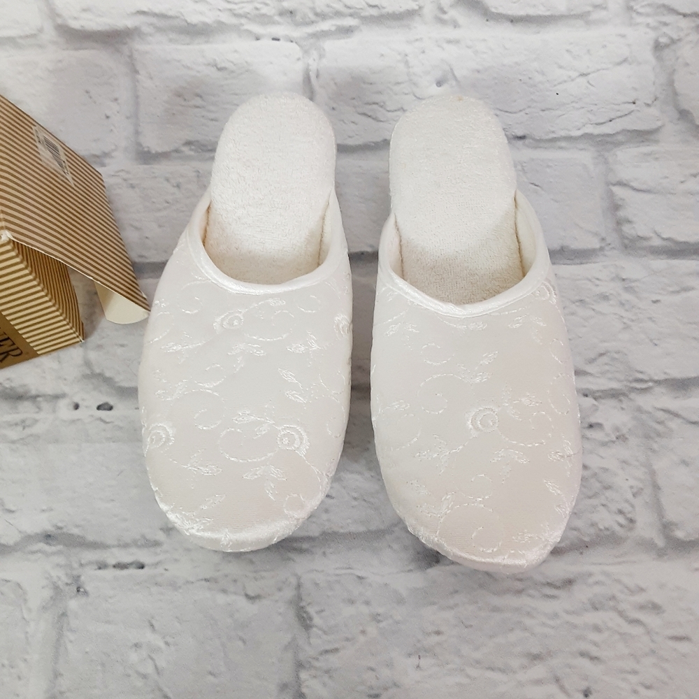 Isotoner collection quilted satin slippers - Picture 2 of 11